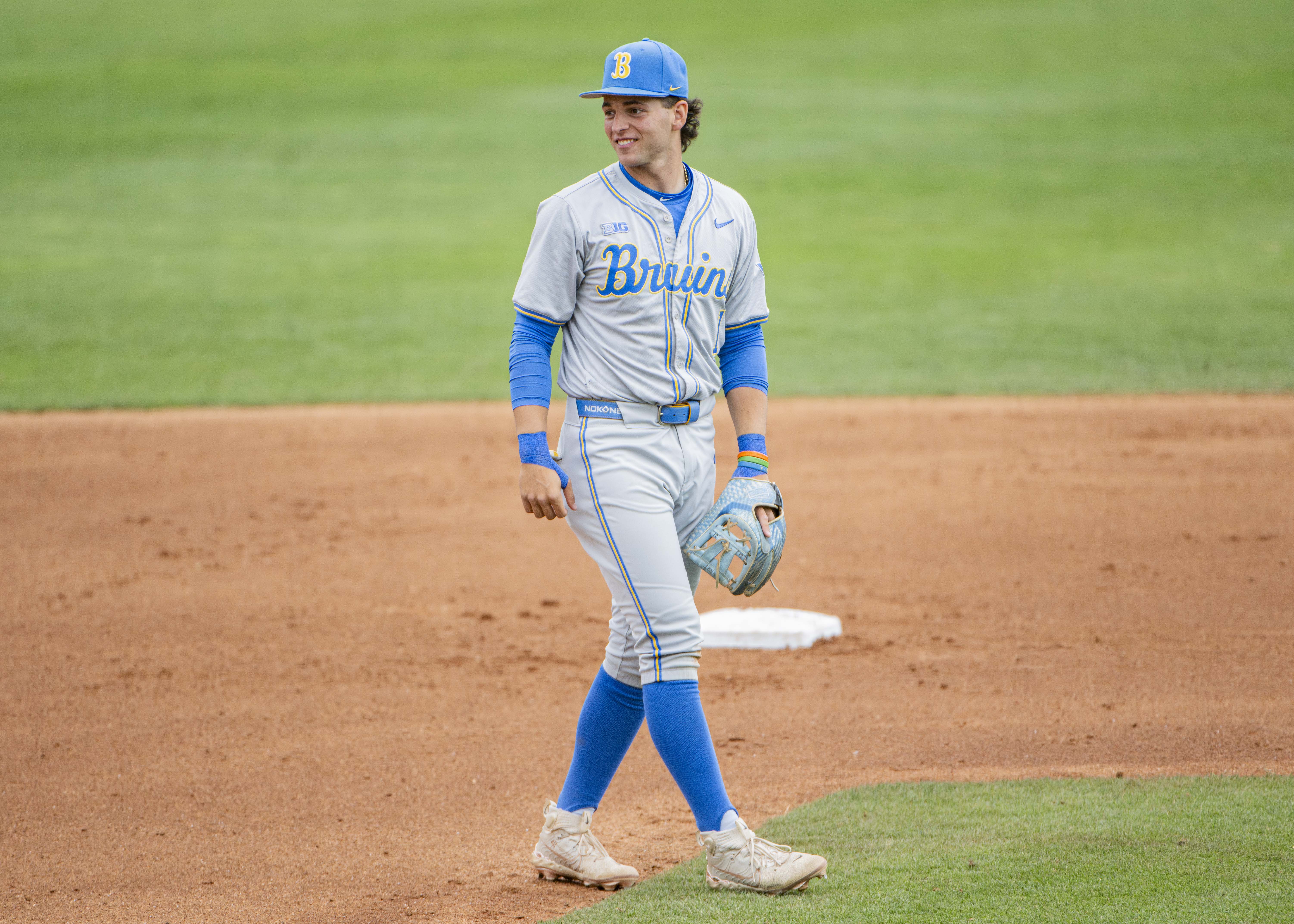 Sophomore shortstop Roch Cholowsky smiles while standing on the edge of the infield grass. (Jeannie Kim/Daily Bruin senior staff)