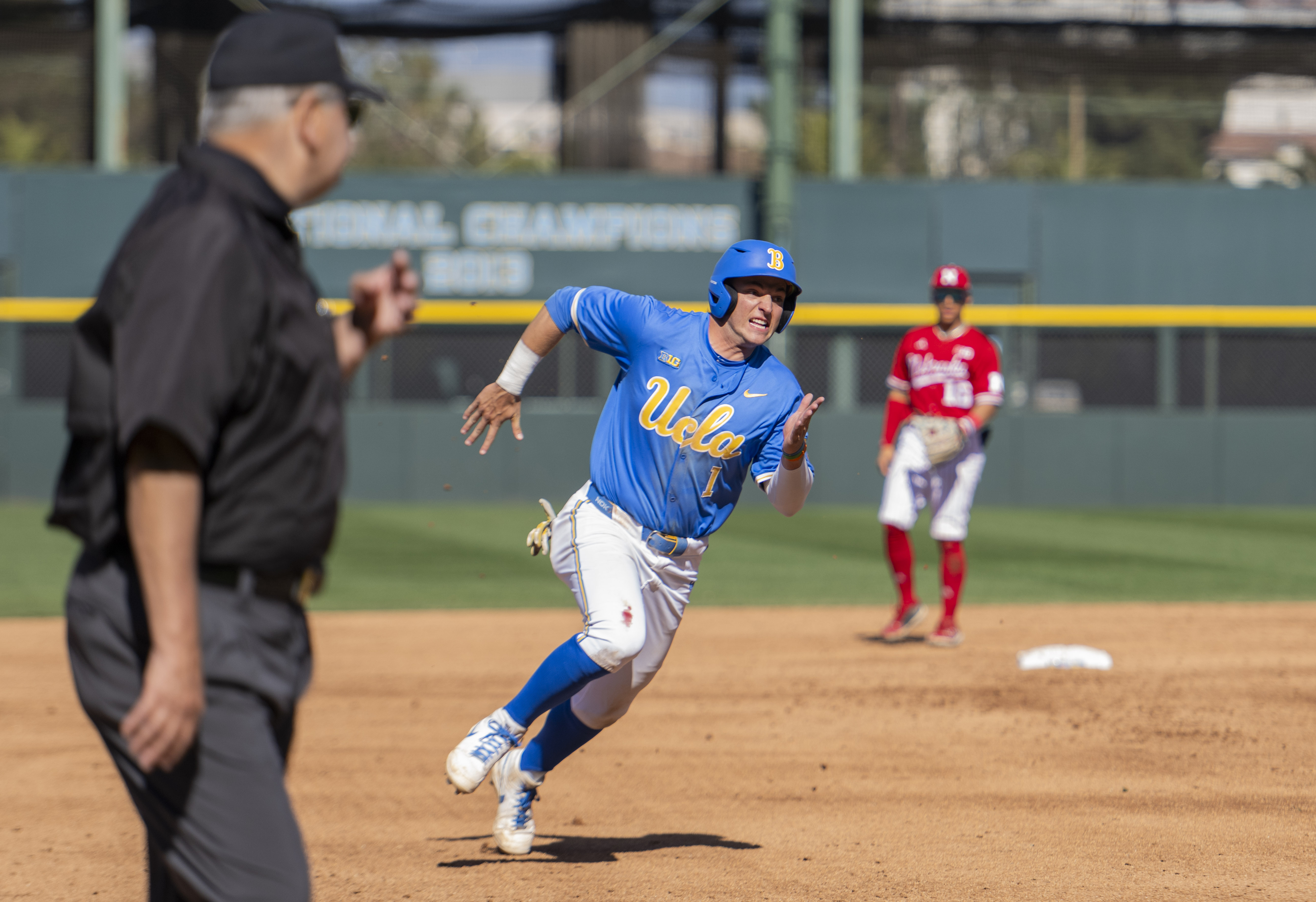 Sophomore shortstop Roch Cholowsky heads for third. (Alexefrain Gonzales Diaz/Daily Bruin)