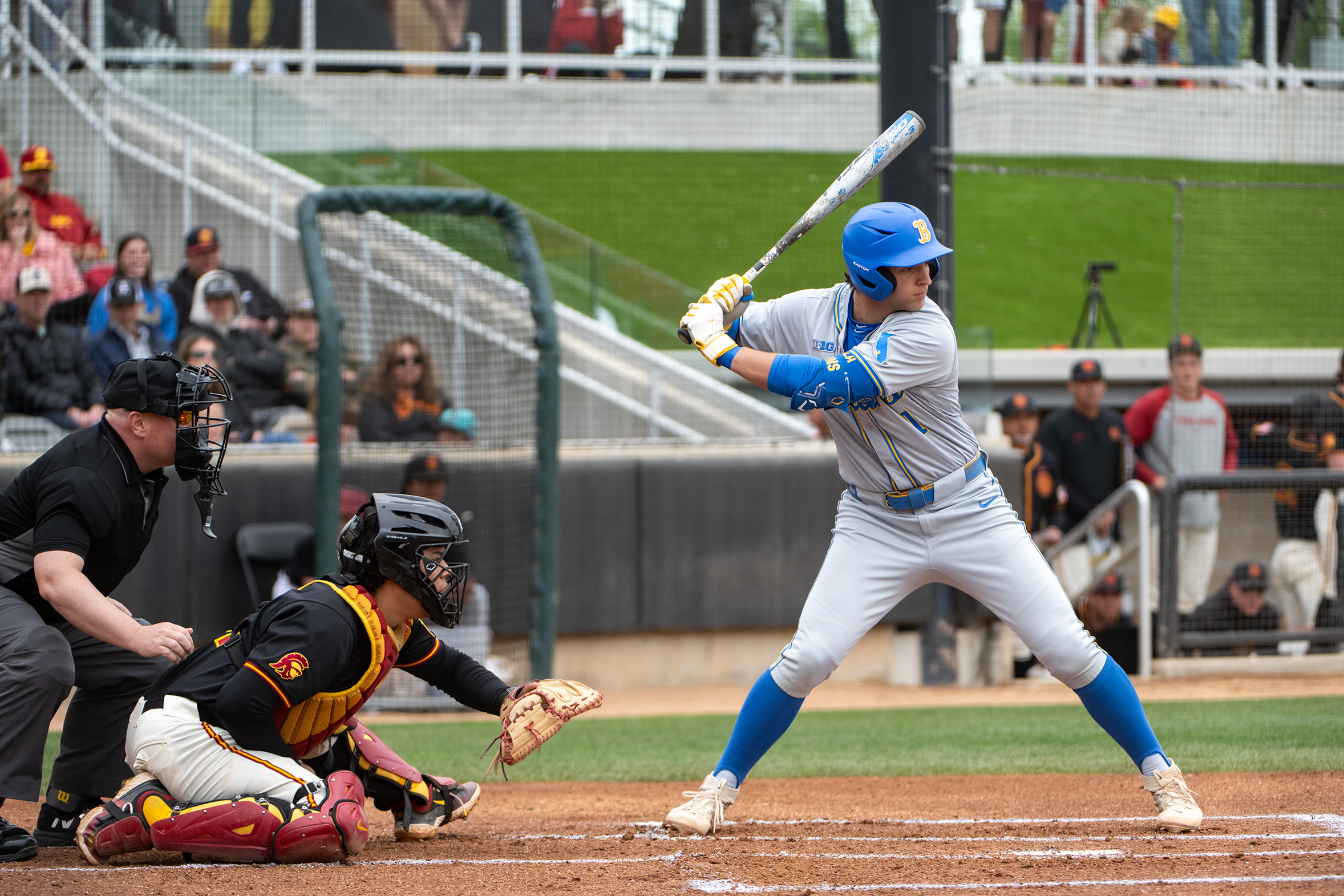 Sophomore shortstop Roch Cholowsky strides at the plate. (Jeannie Kim/Daily Bruin senior staff)