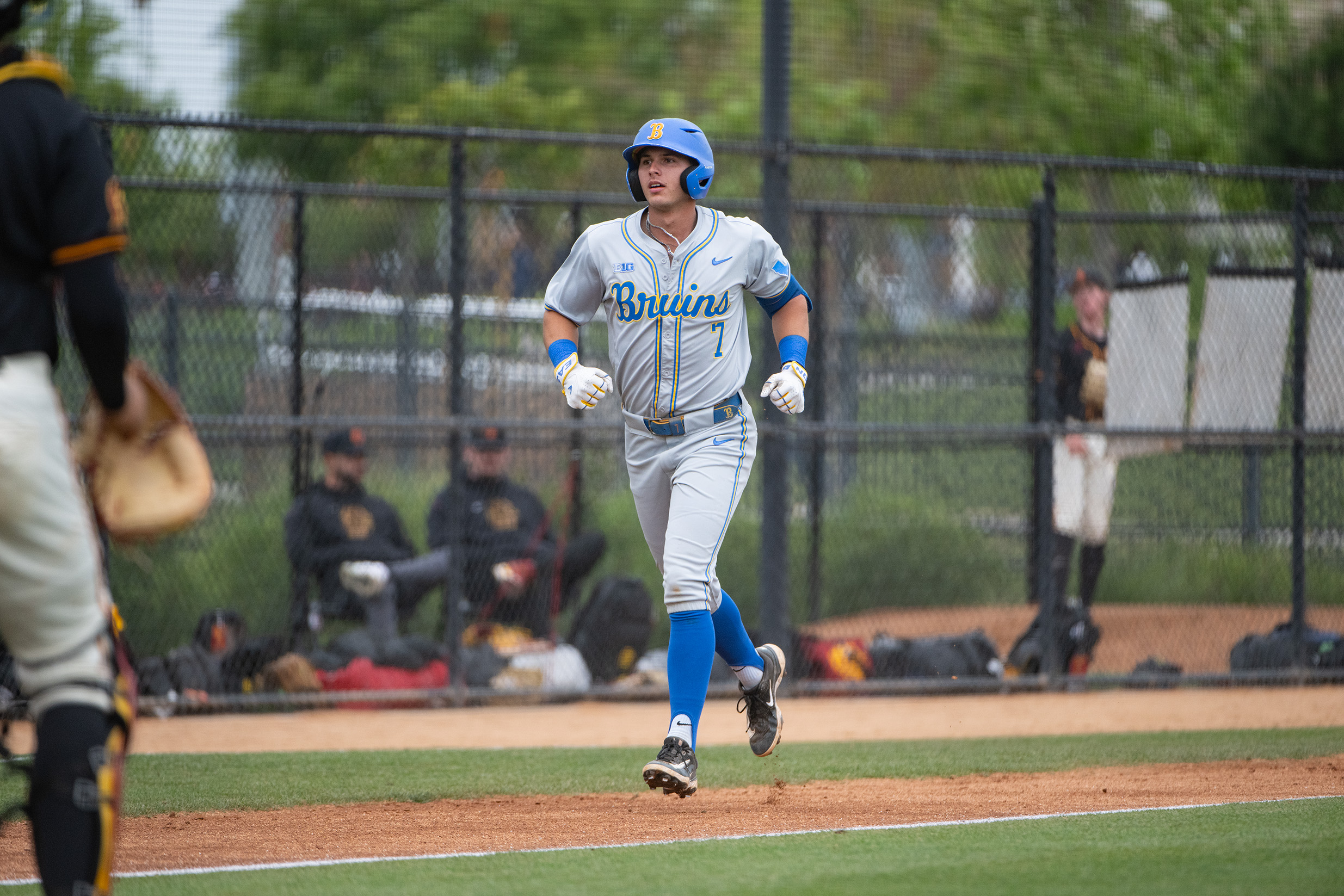 Sophomore third baseman Roman Martin trots home. (Jeannie Kim/Daily Bruin senior staff)