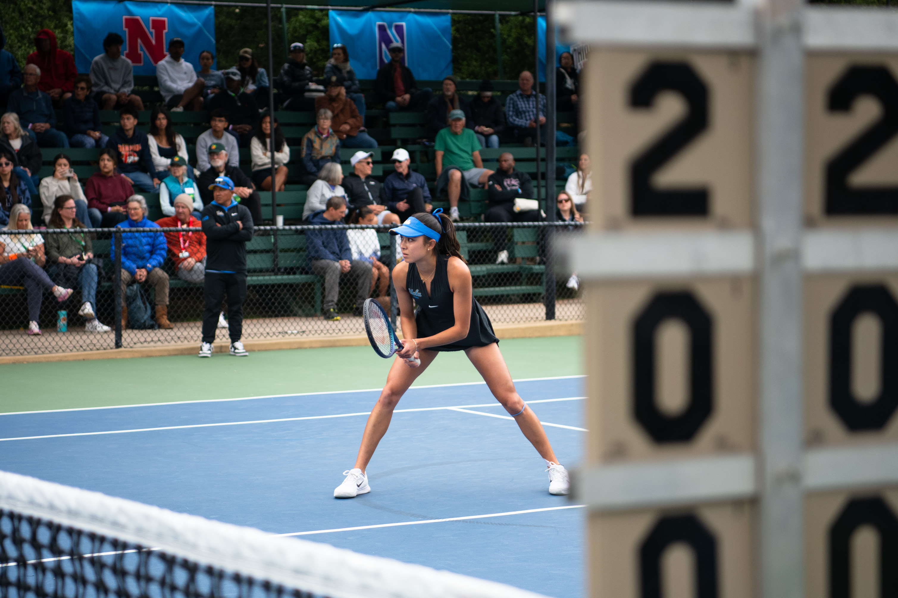 No. 62 senior Elise Wagle prepares for an incoming serve. (Andrew Diaz/Daily Bruin)