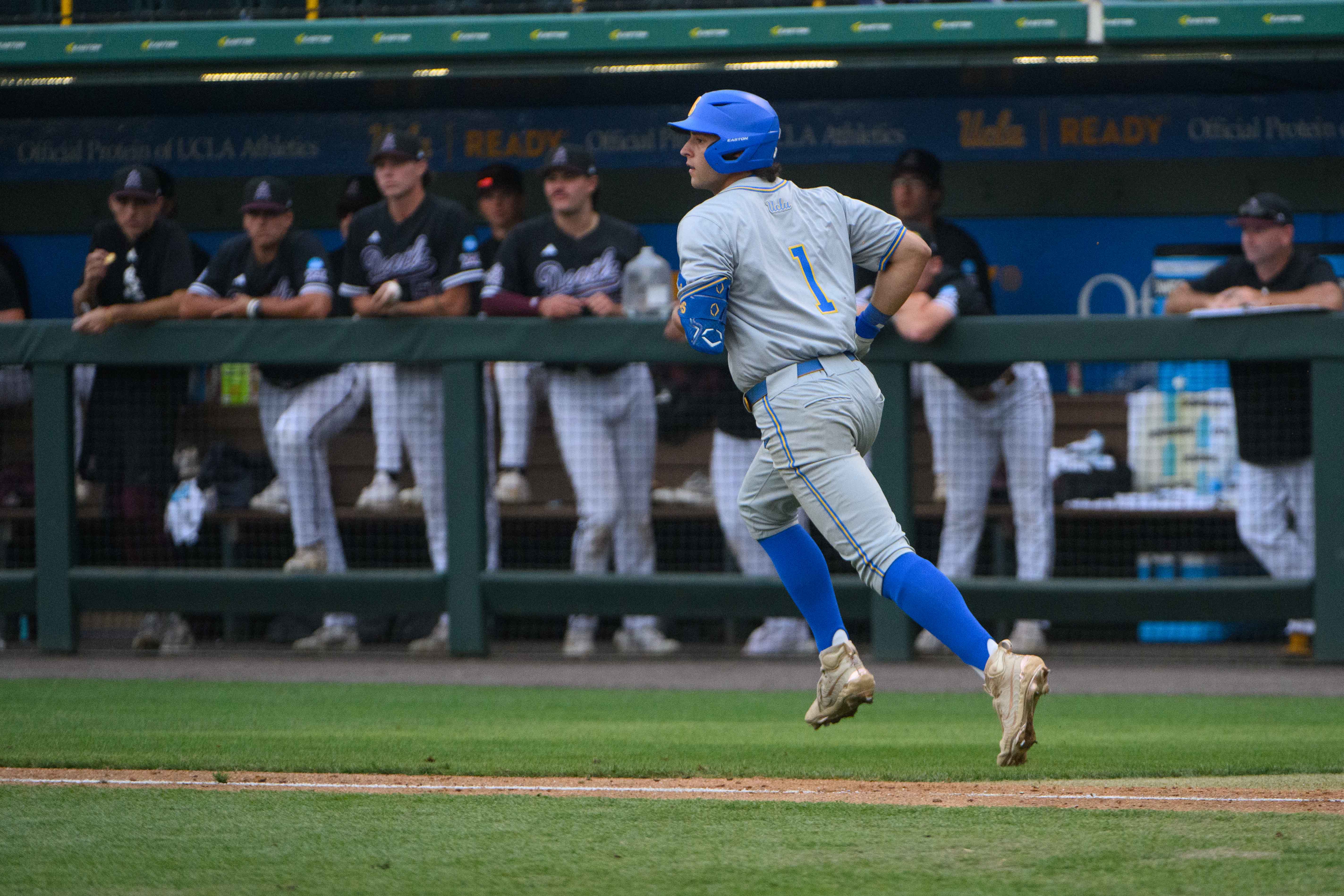Cholowsky trots down the first base line. (Brianna Carlson/Daily Bruin staff)