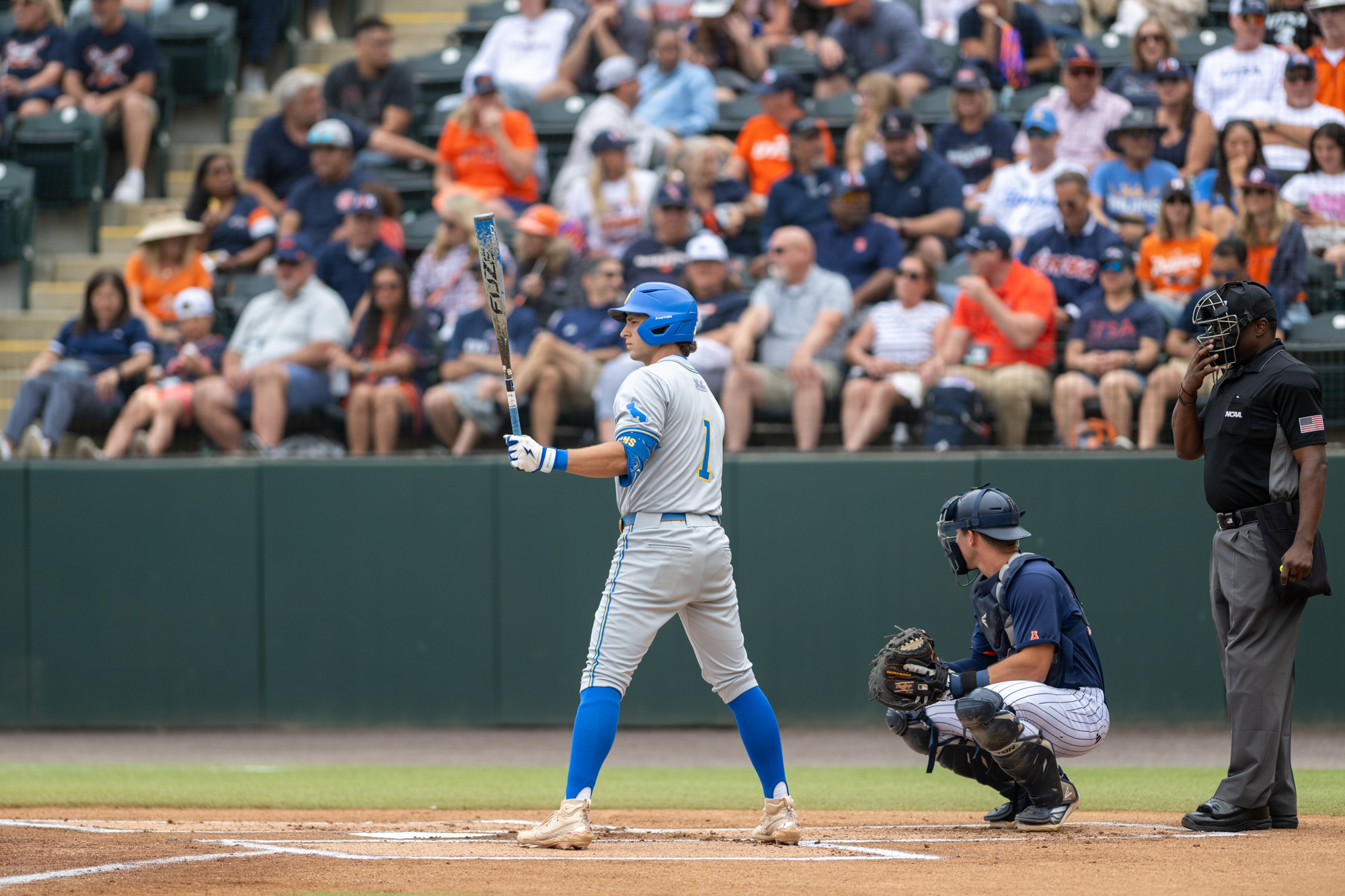 Sophomore shortstop Roch Cholowsky prepares himself for a pitch during the Los Angeles Super Regional. (Aidan Sun/Assistant Photo editor)