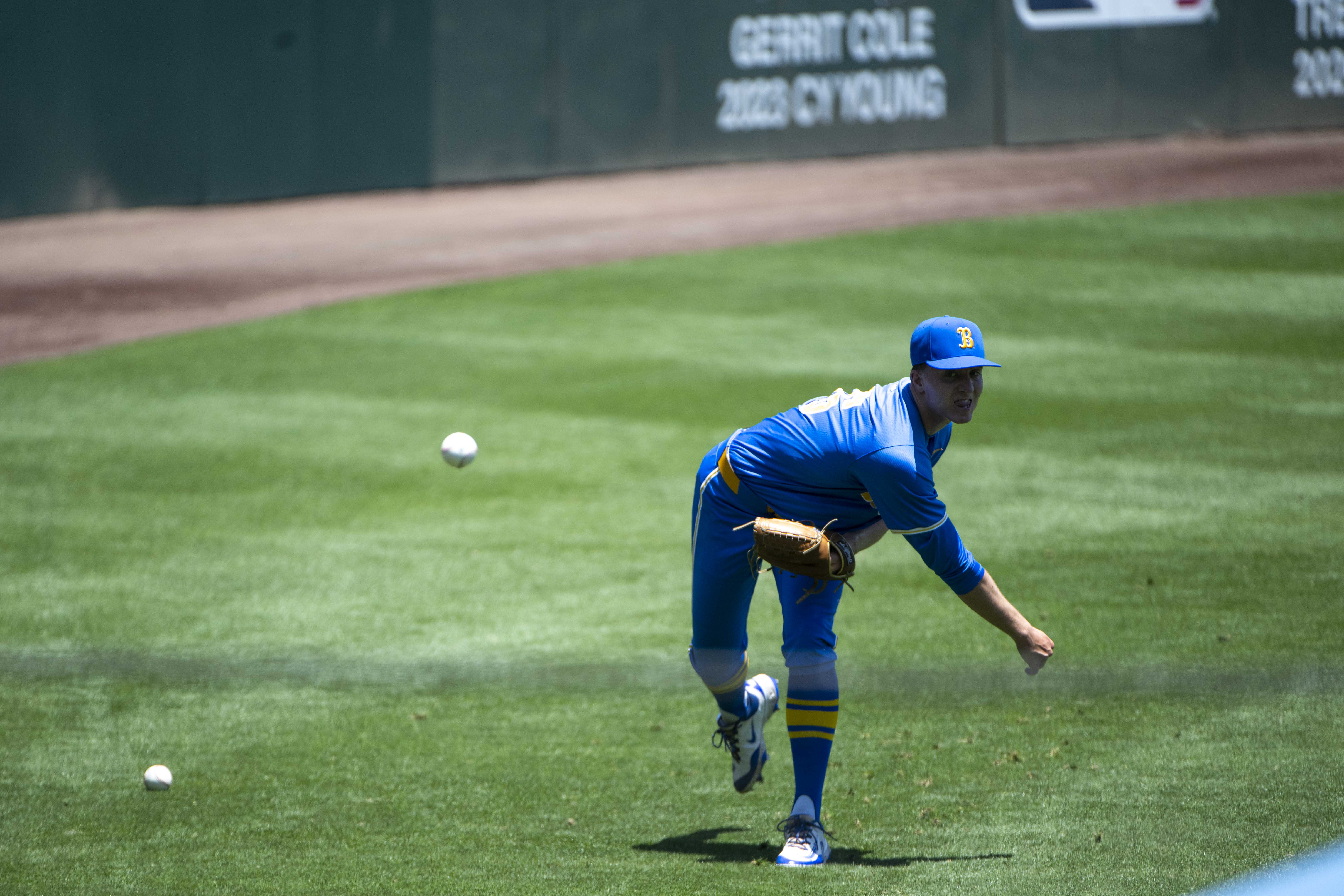 Junior right-hander Michael Barnett warms up prior to his start vs. Fresno State in the Los Angeles regional. (Nicoals Greamo/Daily Bruin senior staff)