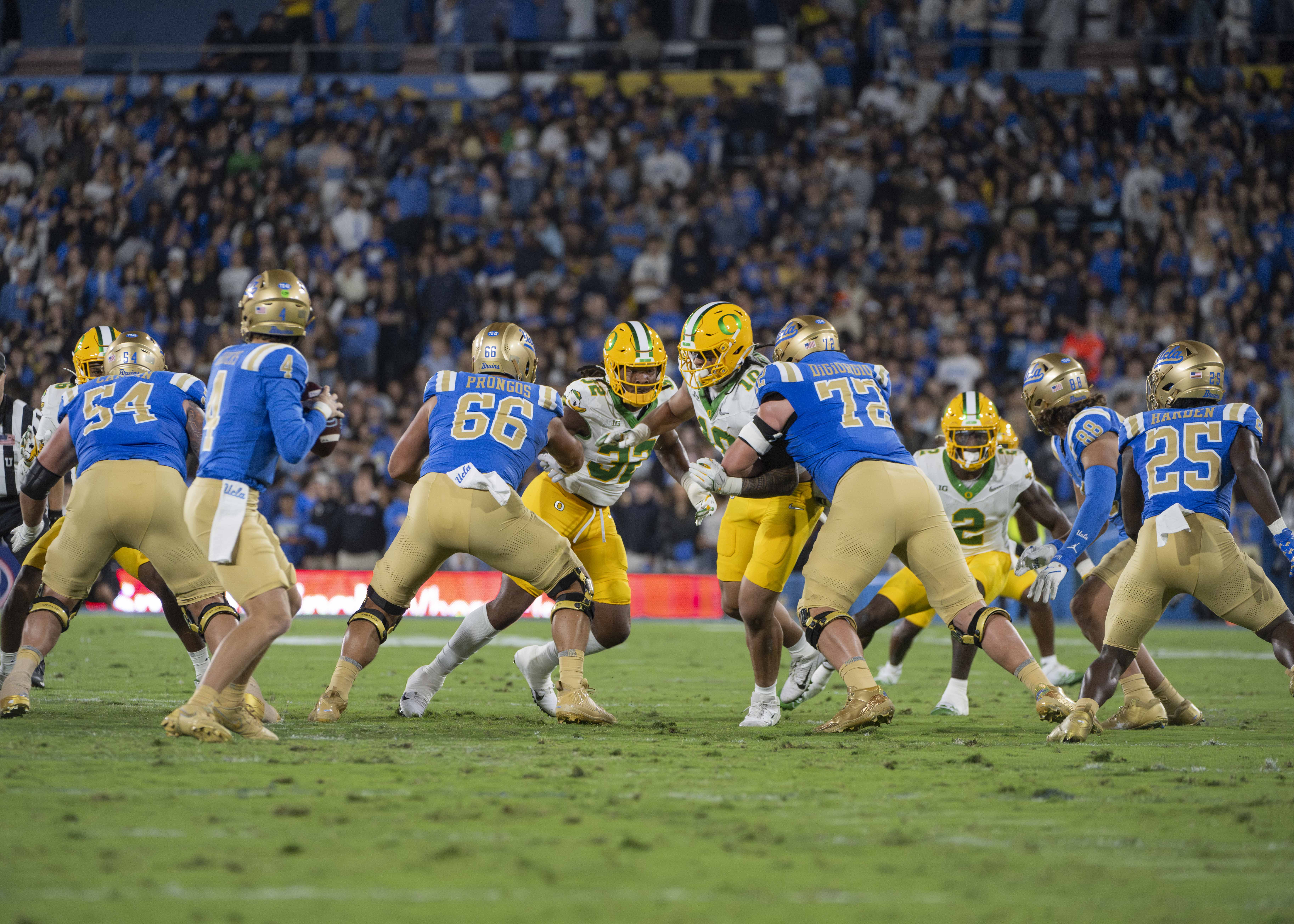 (Zimo Li/Daily Bruin senior staff)