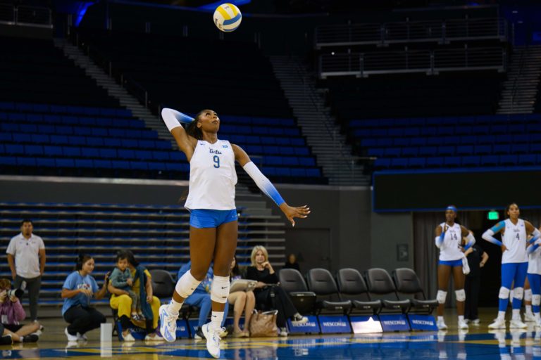 UCLA women’s volleyball sees straight-set loss in Oregon matchup