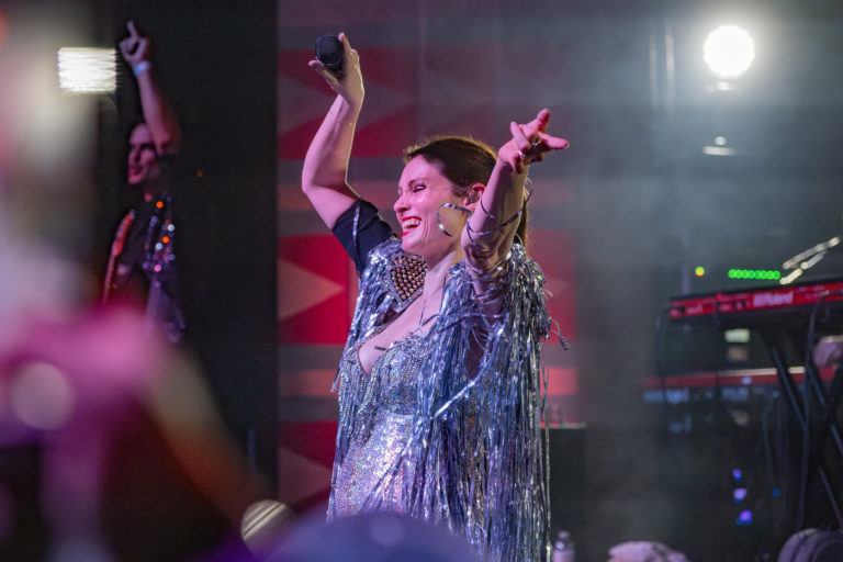 Concert review: Sophie Ellis-Bextor hypnotizes LA crowd with timeless tunes, infectious joy