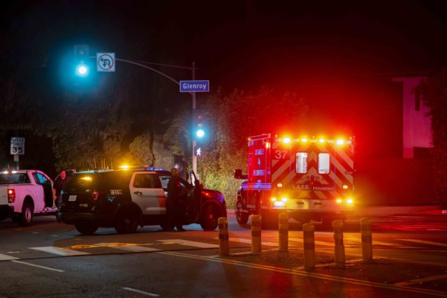 The intersection of Glenroy Ave. and Sunset Blvd. is pictured. LAPD closed the intersection Thursday night while searching for a murder suspect.(Andrew Ramiro Diaz/Photo Editor)