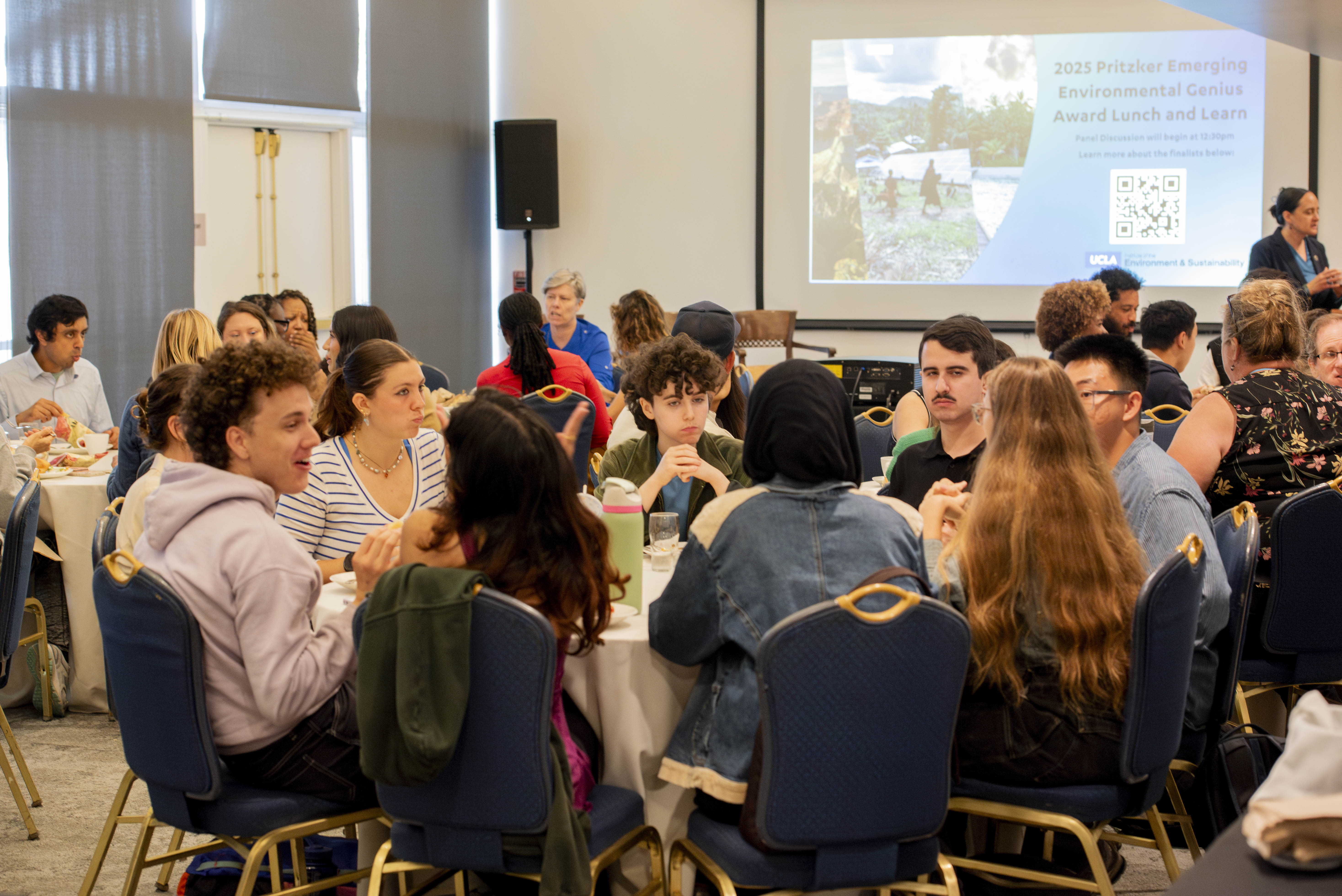 (Victor Simoes/Daily Bruin)