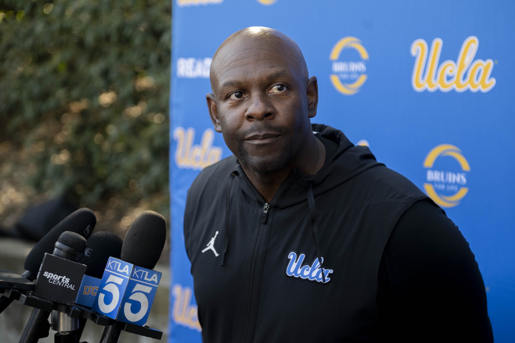 UCLA interim head coach Tim Skipper talks to the media at practice. (Aidan Sun/Assistant Photo editor)