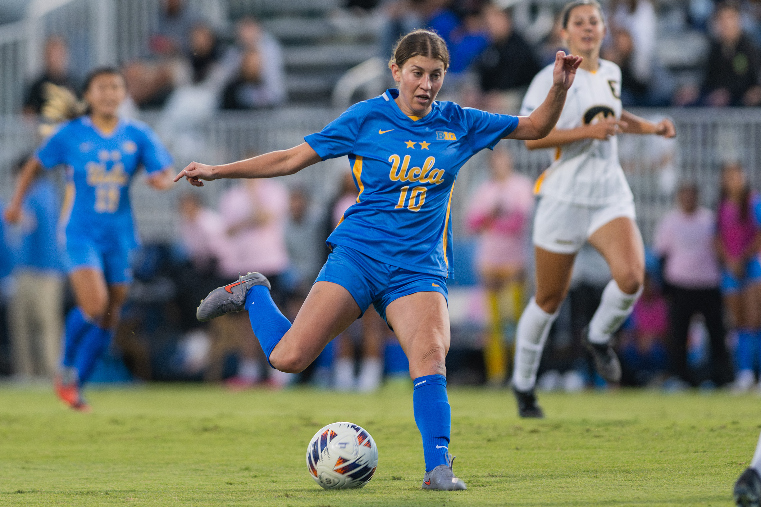 (Tszshan Huang/Daily Bruin)