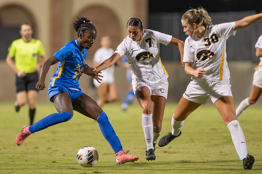 (Tszshan Huang/Daily Bruin)