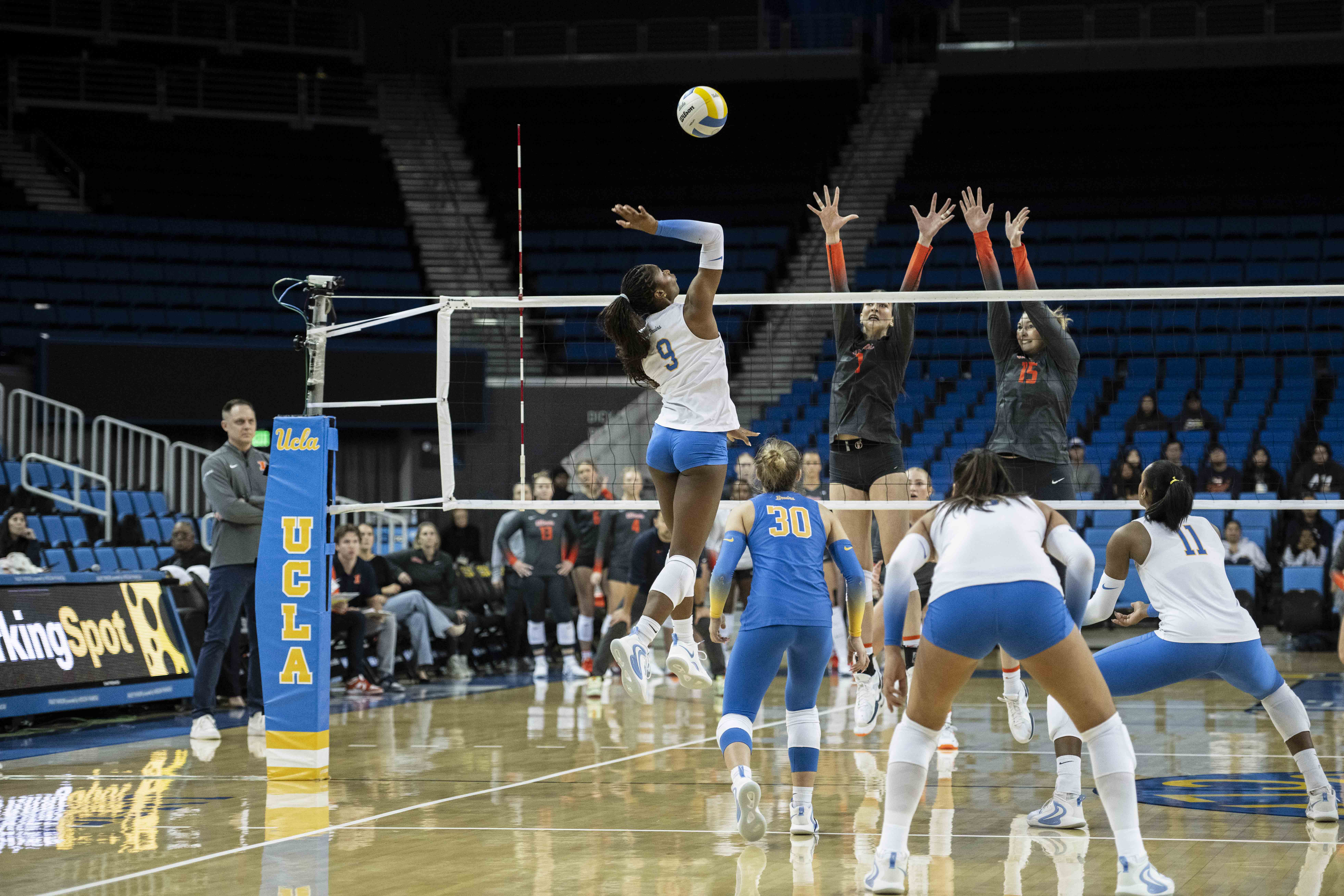 (Max Zhang/Daily Bruin staff)