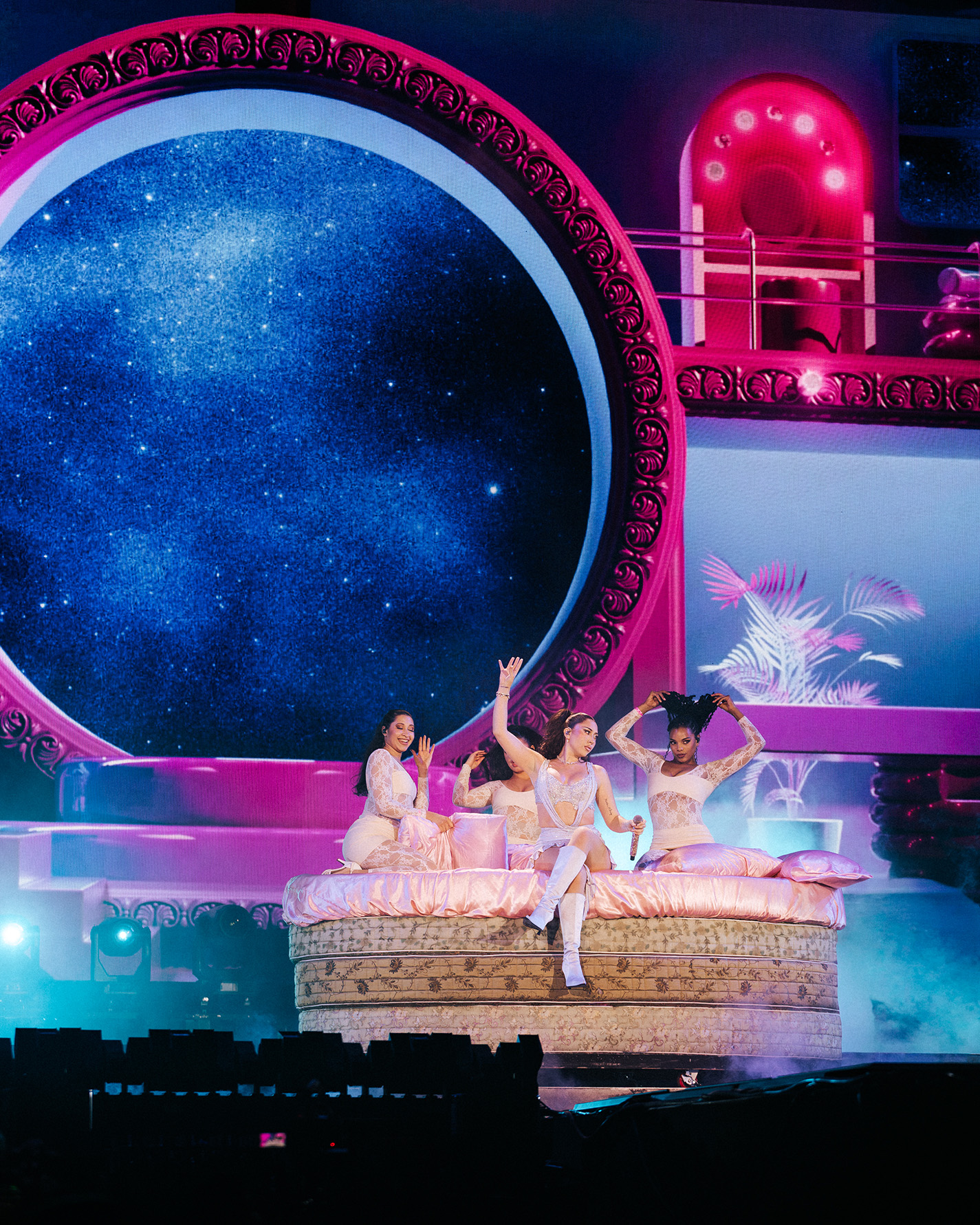 Kali Uchis sits down on a round bed alongside three of her backup dancers. The Colombian American artist's set accounted for every detail, from choreography to set, engaging all audience members. (Courtesy of Hayden Stills, AEG Presents IT)