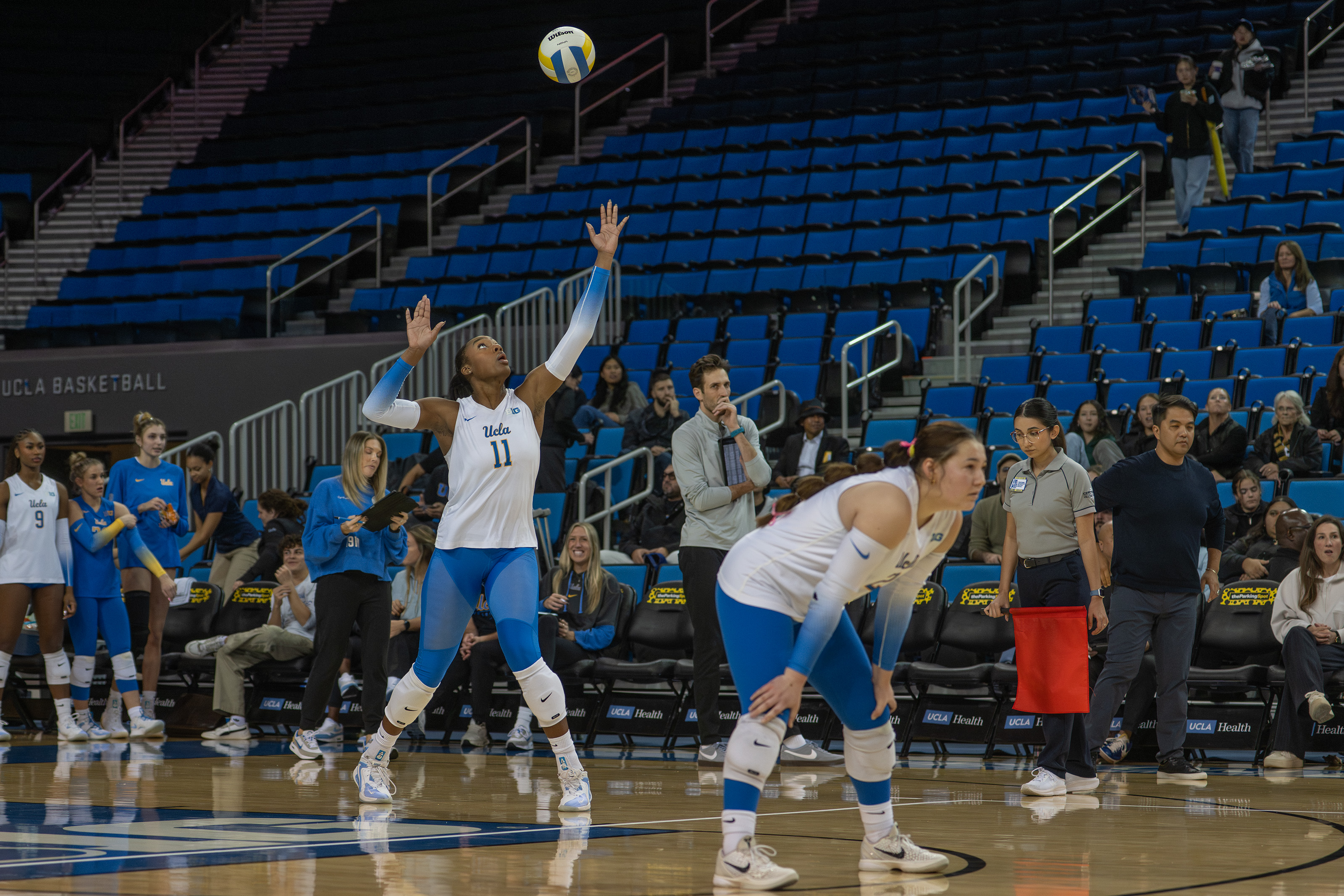Redshirt junior middle blocker Marianna Singletary begins to serve the ball. (Max Zhang/Daily Bruin staff)