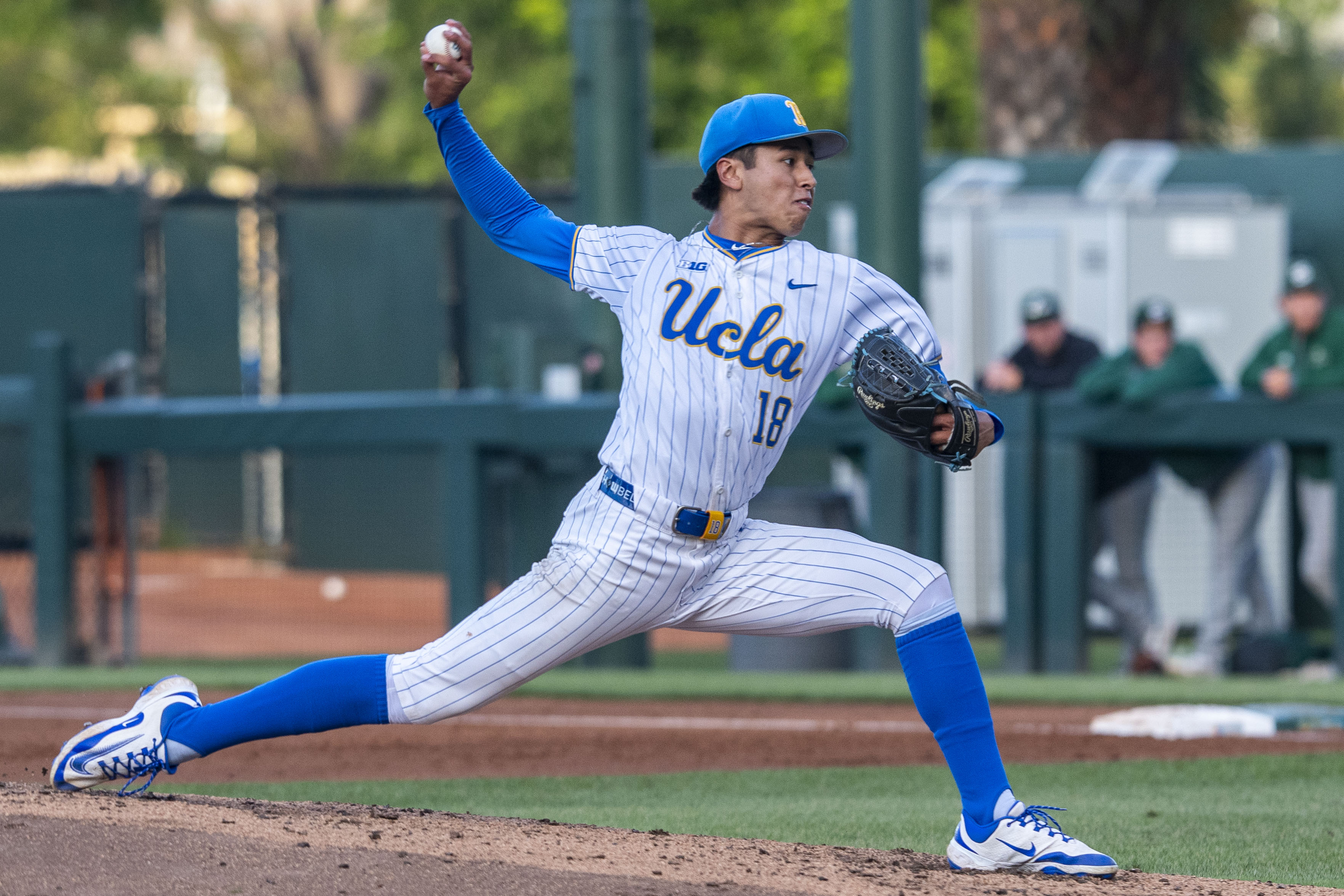 Sophomore right-hander Wylan Moss tosses a changeup at Jackie Robinson Stadium. (Amelia Chief/Daily Bruin senior staff)