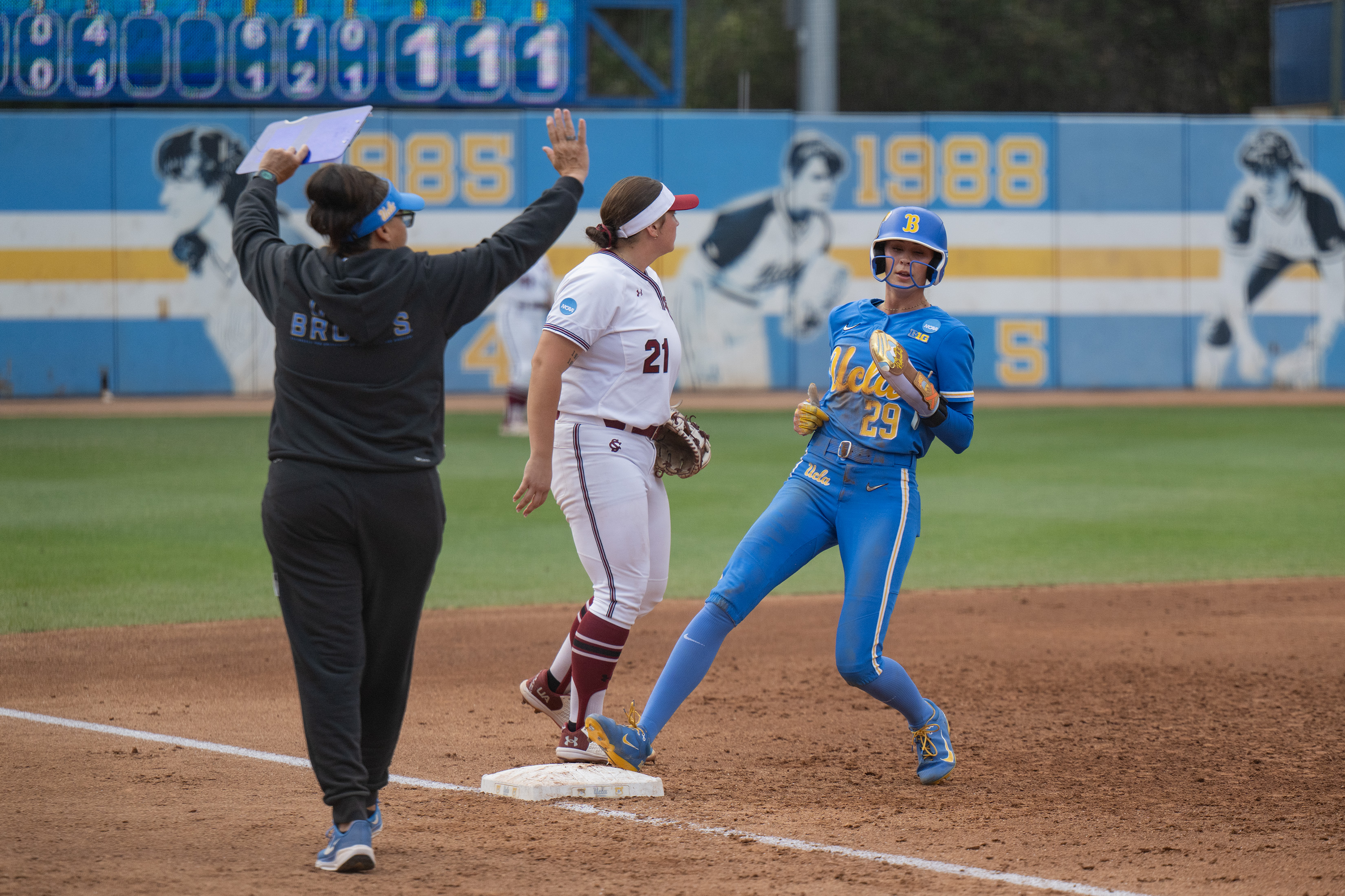 (Chenrui Zhang/Daily Bruin staff)