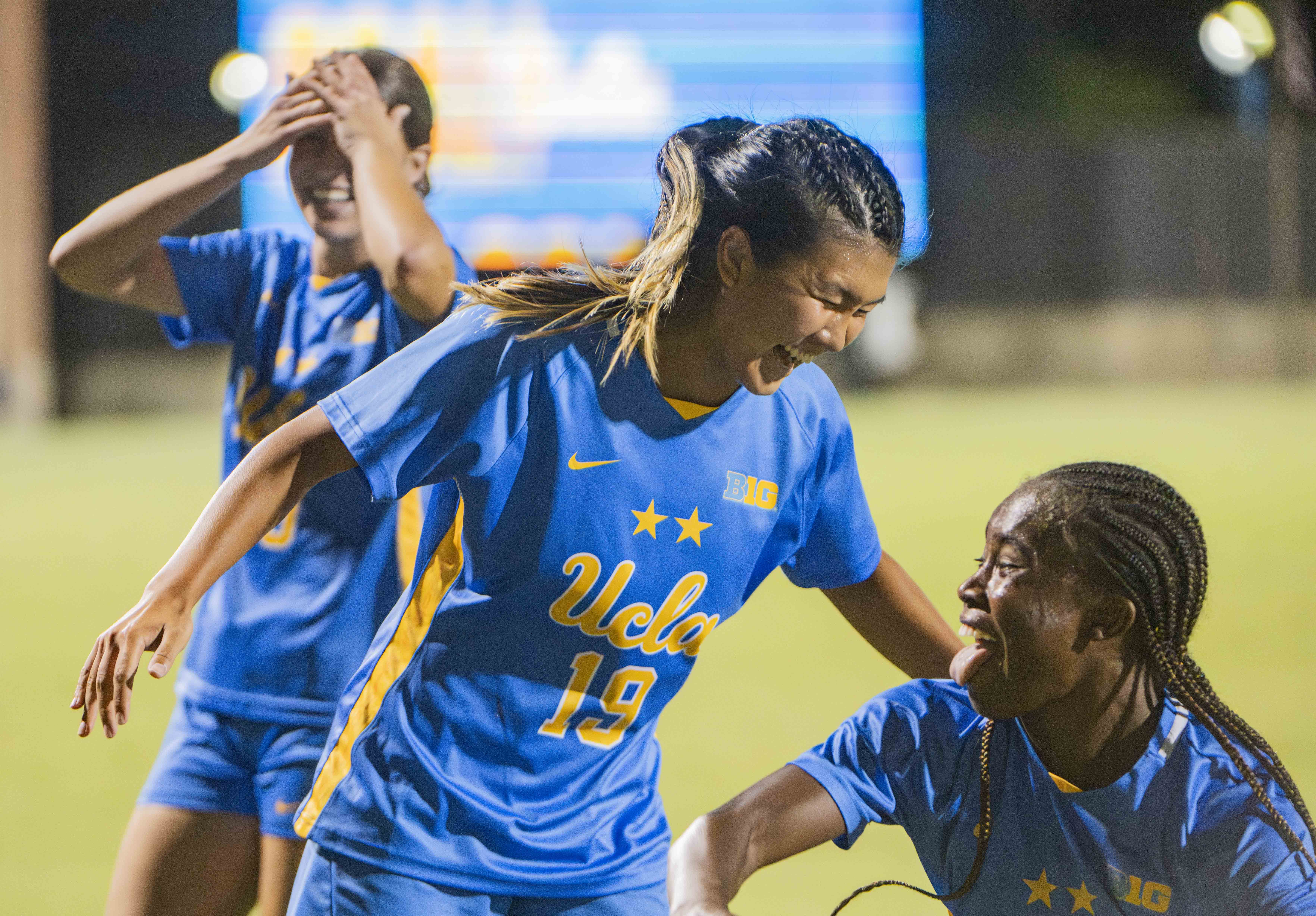 Rising senior forward Oruha Hayashi celebrates a score with her teammates. (Leydi Cris Cobo Cordon/Daily Bruin senior staff)