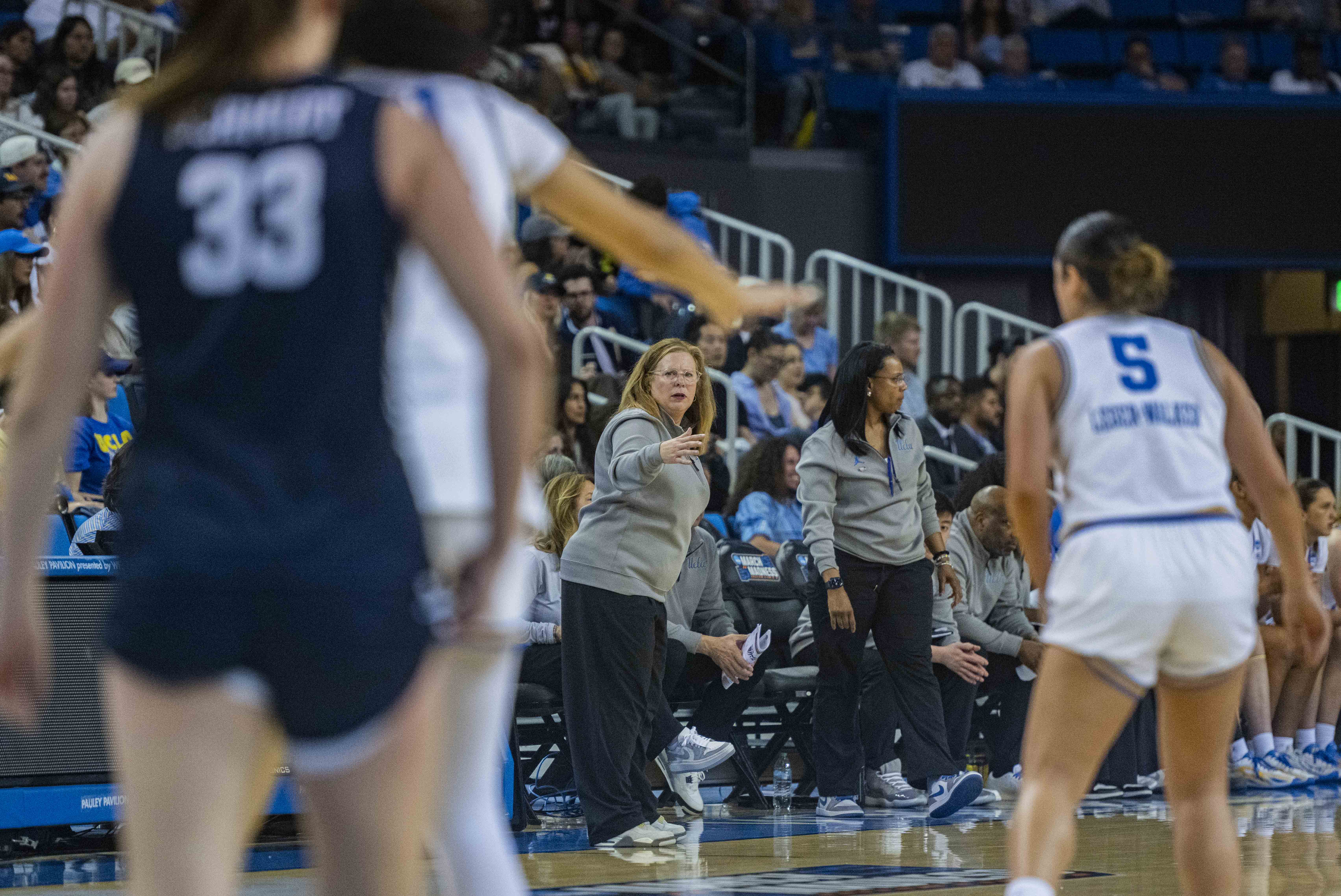 Coach Cori Close gives advice to her team from the sideline. Close's squad fell to Canada's Senior National Team 69-55 on Wednesday. (Leydi Cris Cobo Cordon/Daily Bruin senior staff)
