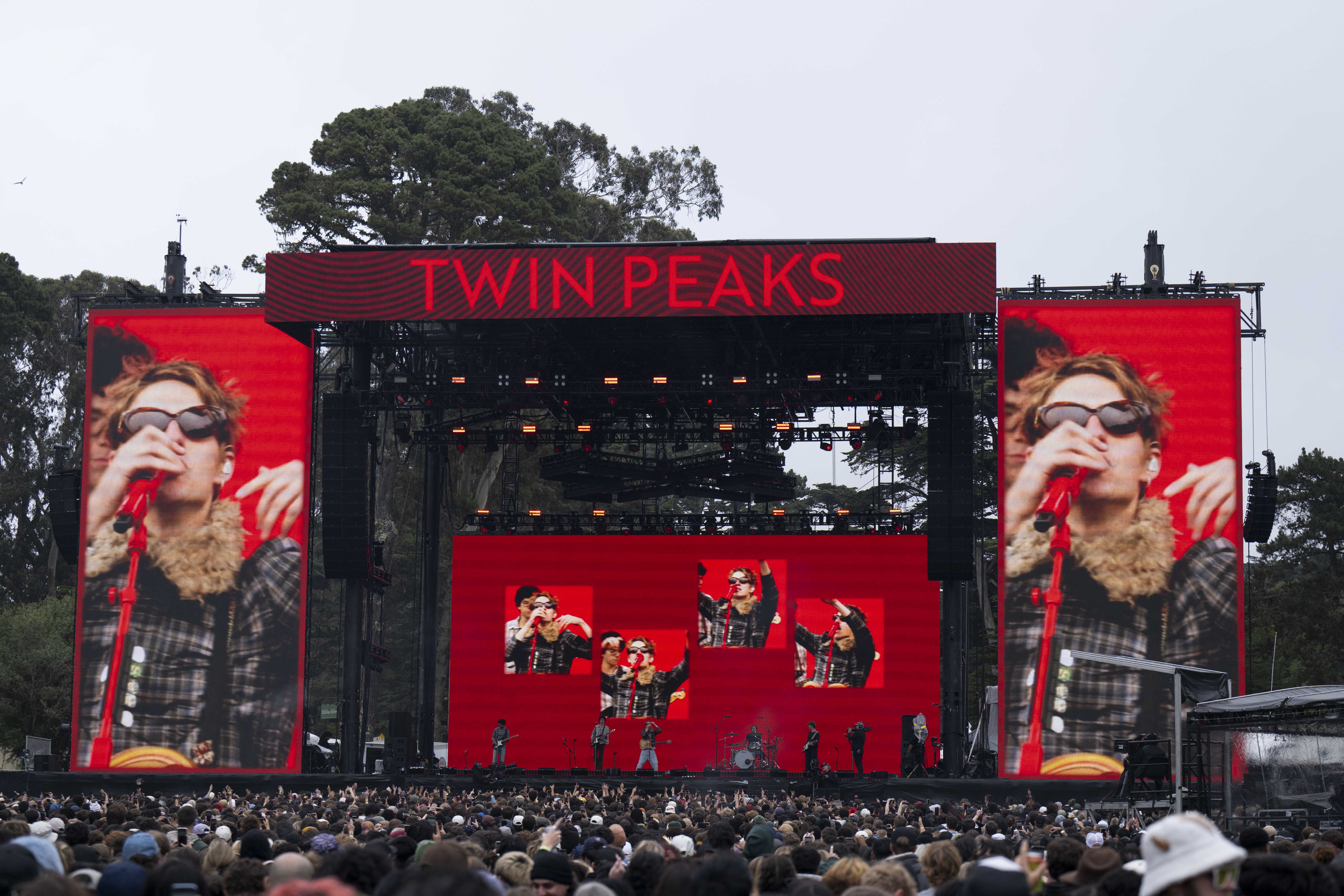 Los Angeles singer-songwriter Malcolm Todd performs on the Twin Peaks stage in front of red screens. He blended bedroom pop and soft, soulful R&B during his set. (Leydi Cris Cobo Cordon/Daily Bruin senior staff)