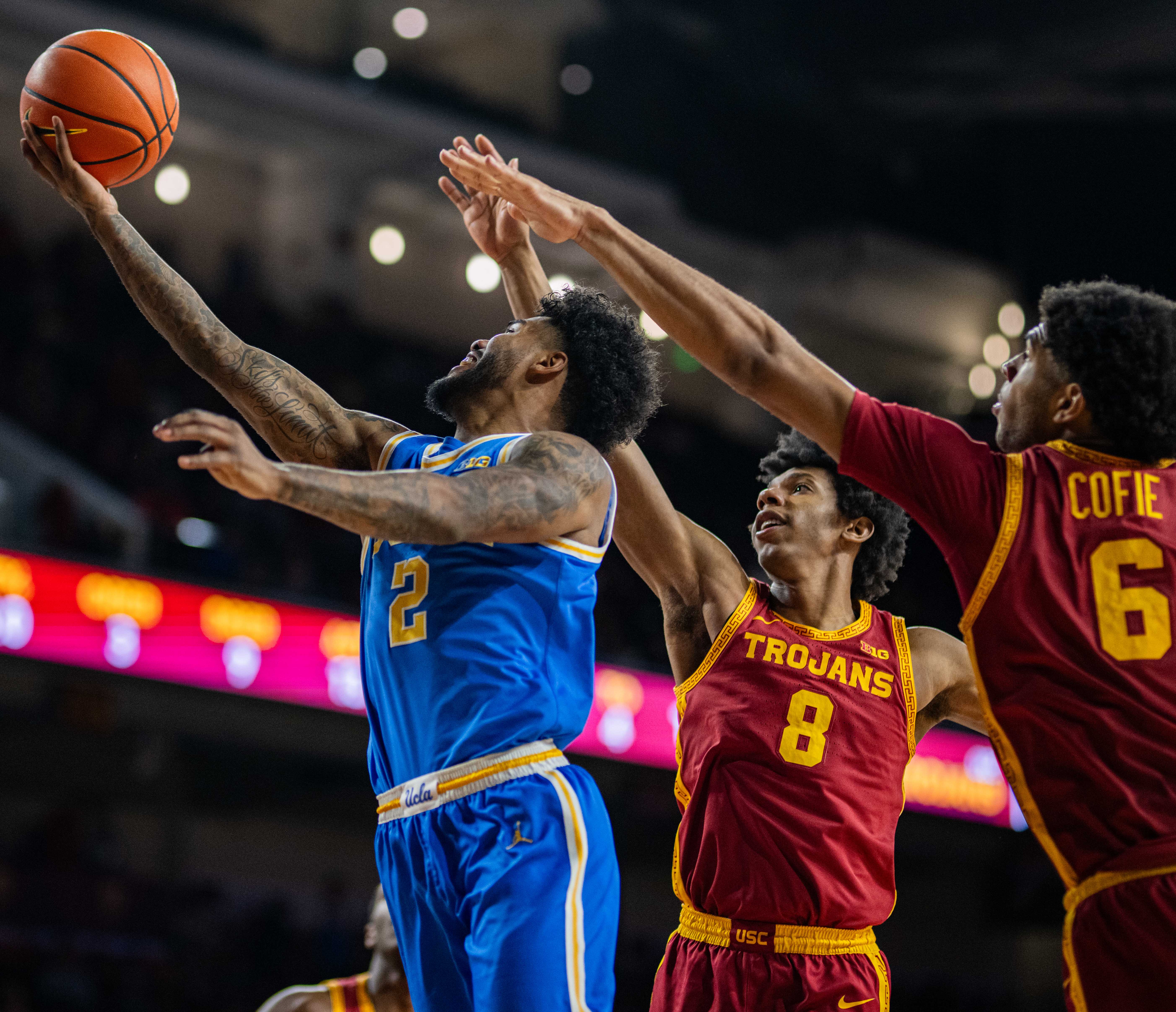 Former USC guard Jerry Easter II attempts to block former UCLA guard Donovan Dent's layup. (Andrew Ramiro Diaz/Photo editor)