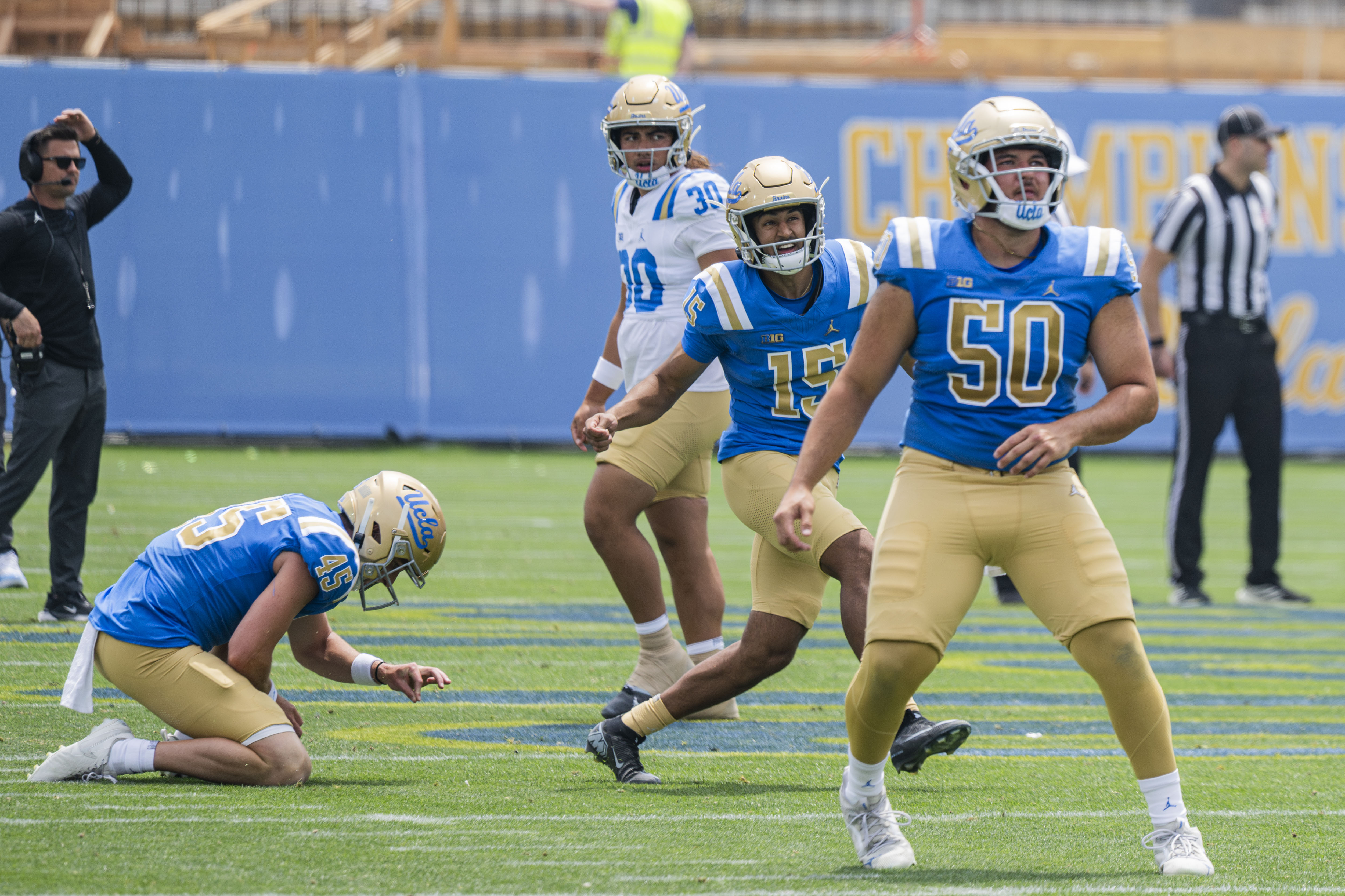Fifth-year long snapper Salem Abdul-Wahab (front) and sophomore long snapper Halakilangi Muagututi’a (back) watch Bhaghani’s field goal attempt during the Bruins’ spring game at the Rose Bowl on May 2. (Kai Dizon/Assistant Photo editor)