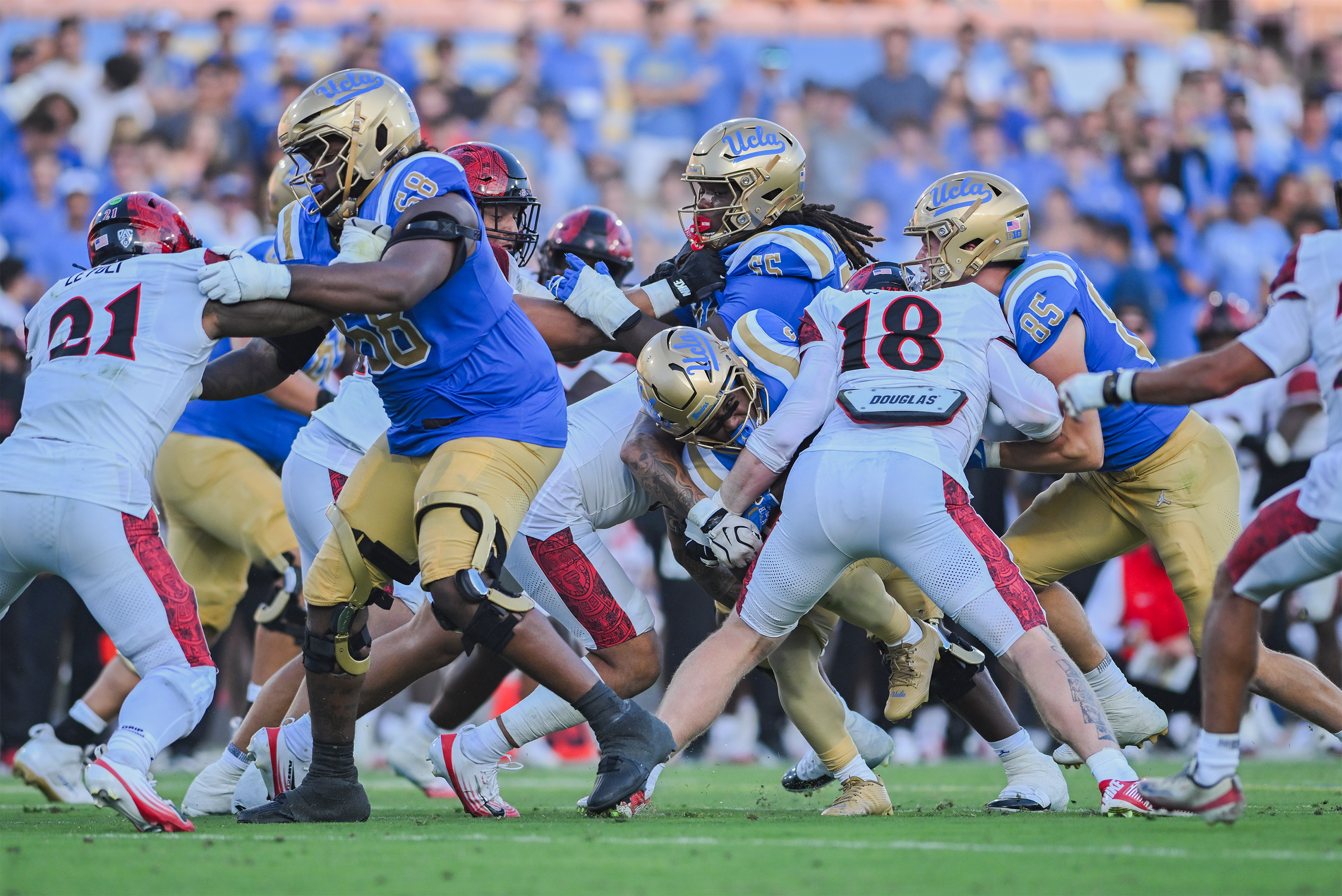 UCLA players block opposing defenders to create space during an offensive possession. (Presley Liu/Daily Bruin senior staff)