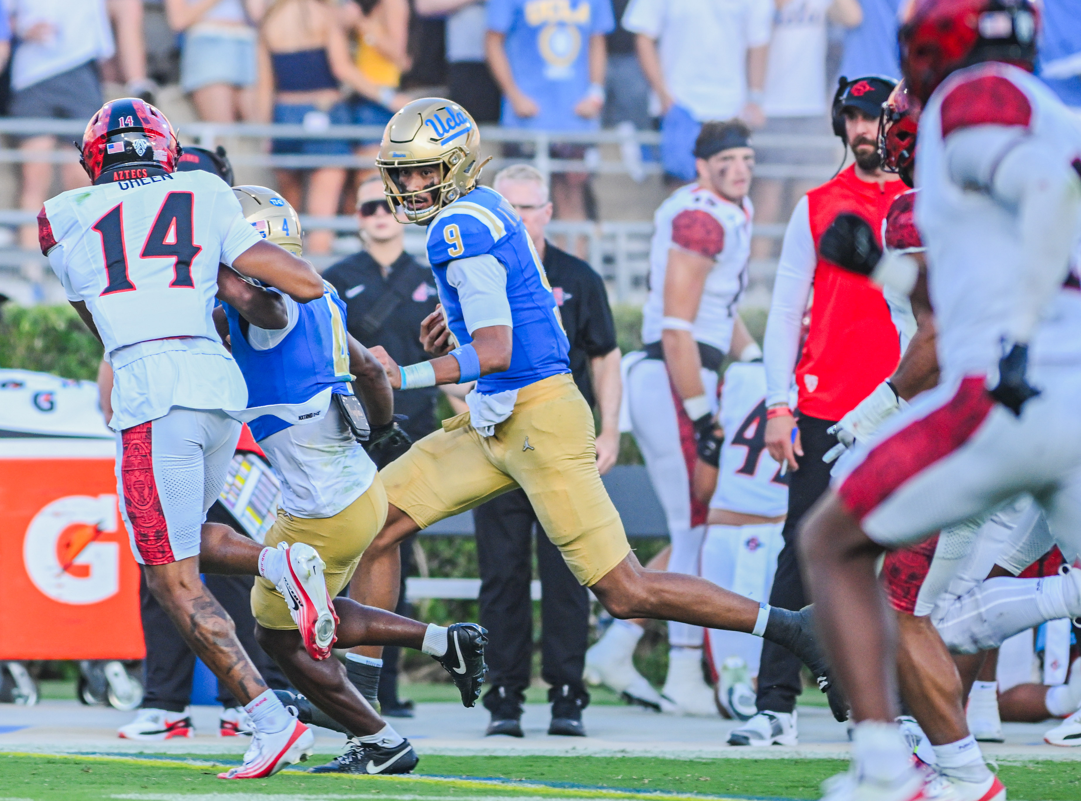 UCLA football redshirt junior quarterback Nico Iamaleava scrambles to the sideline during his team’s game against San Diego State on Saturday, September 12, 2026, at the Rose Bowl. (Presley Liu/Daily Bruin senior staff)