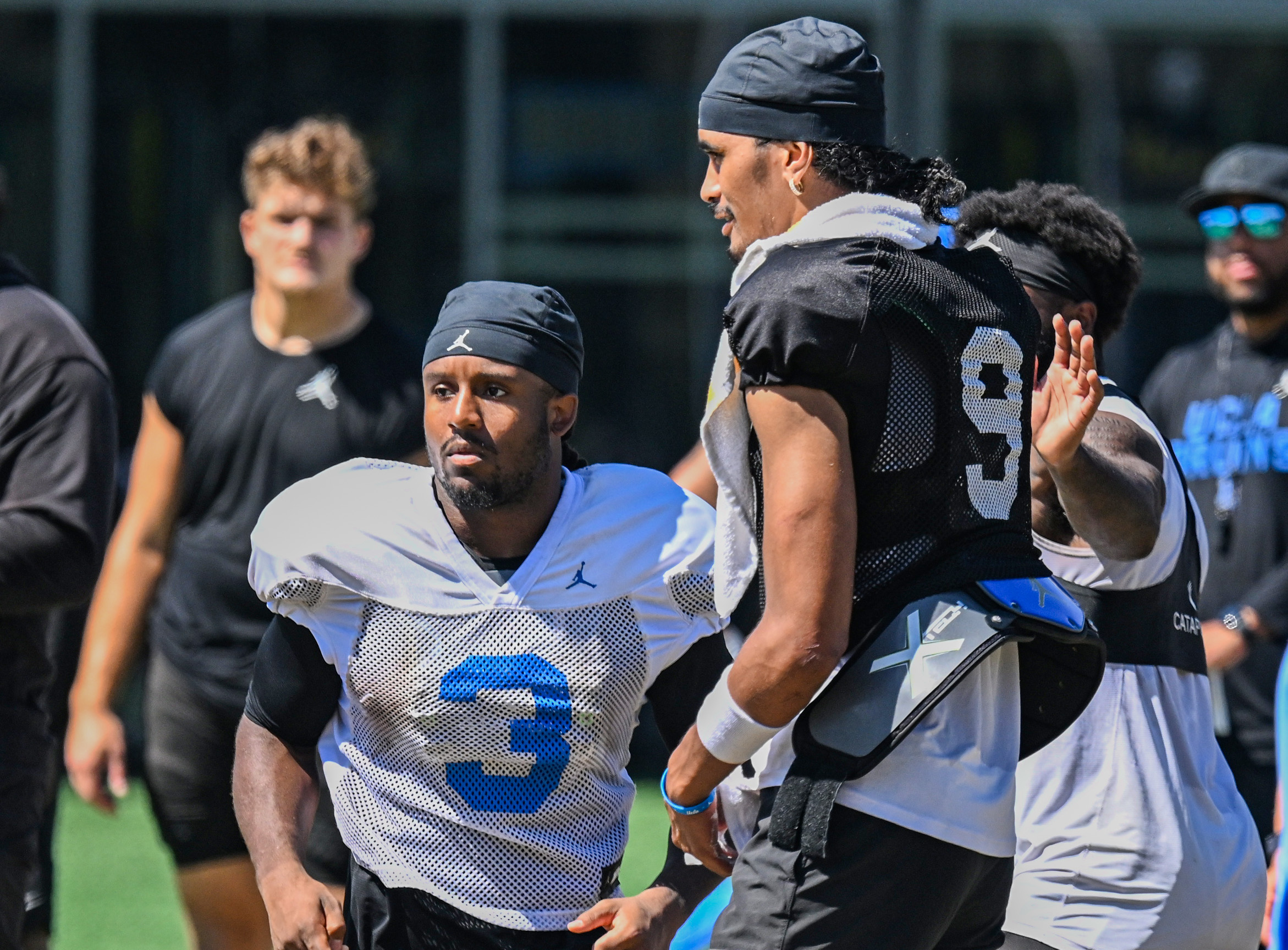 Fifth-year running back Wayne Knight (left) and senior quarterback Nico Iamaleava (right) participate in walk-throughs Wednesday. (Kai Dizon/Assistant Photo editor)