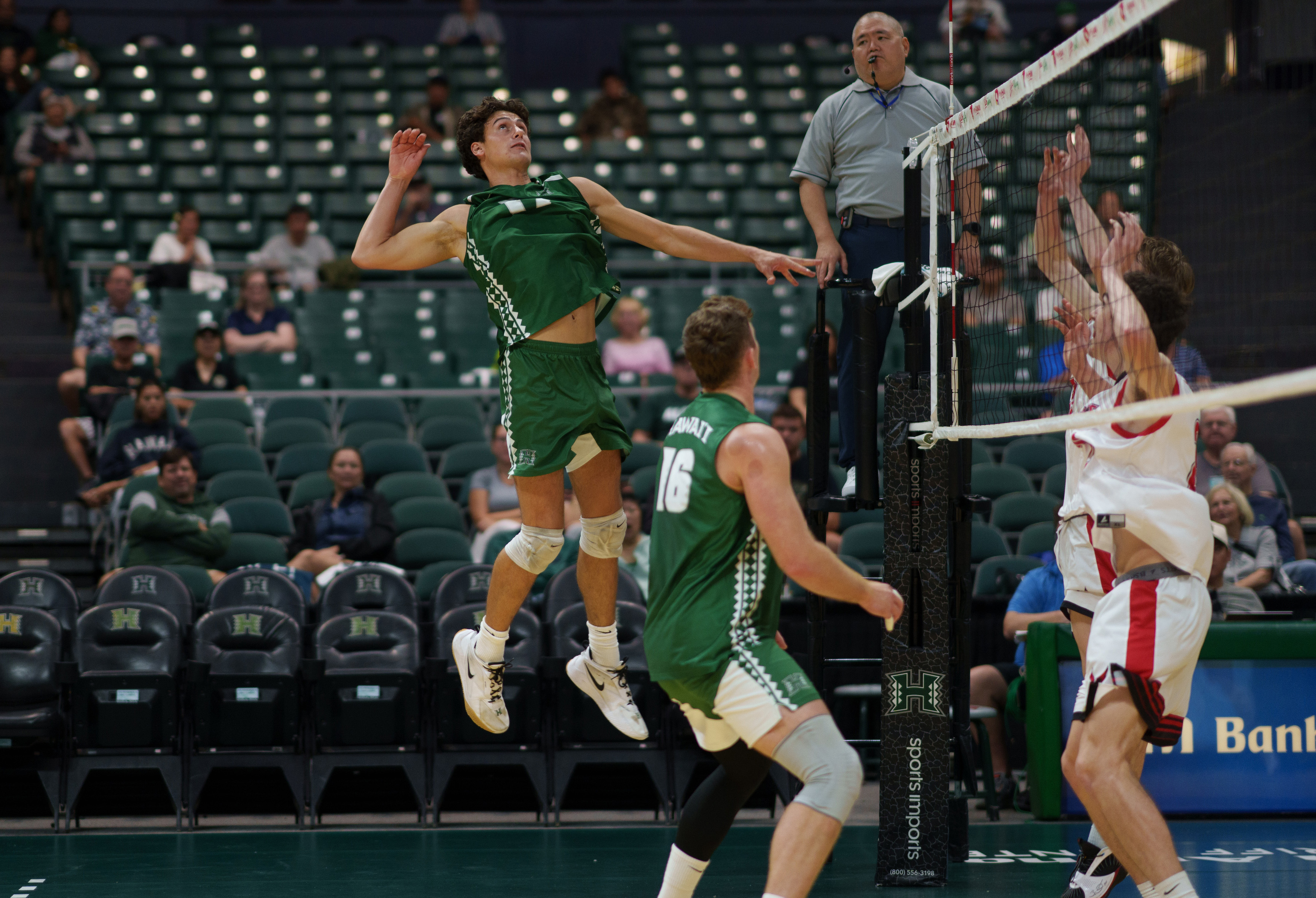 Sophomore outside hitter Thatcher Fahlbusch rises to the net for an attacking opportunity. The Manhattan Beach, California, local appeared in three matches throughout his freshman campaign. (Courtesy of Hawaiʻi Athletics, cropped from original)