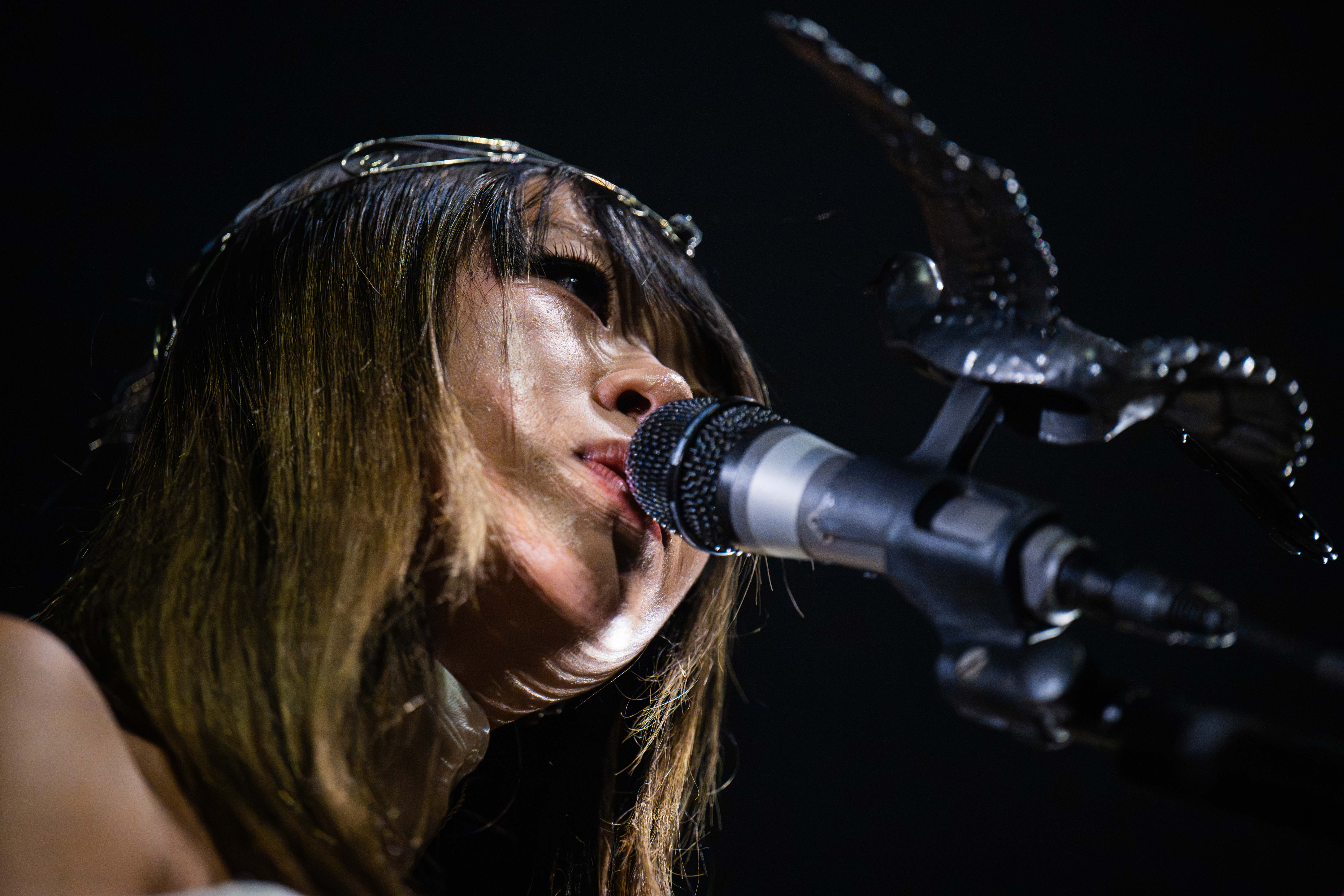 The evening began with a performance from Wisp, the tour’s opener and a friend of the headlining artist. Fans settled in – many dressed in camo – as she sang into a bird-shaped microphone. (Andrew Ramiro Diaz/Photo editor)