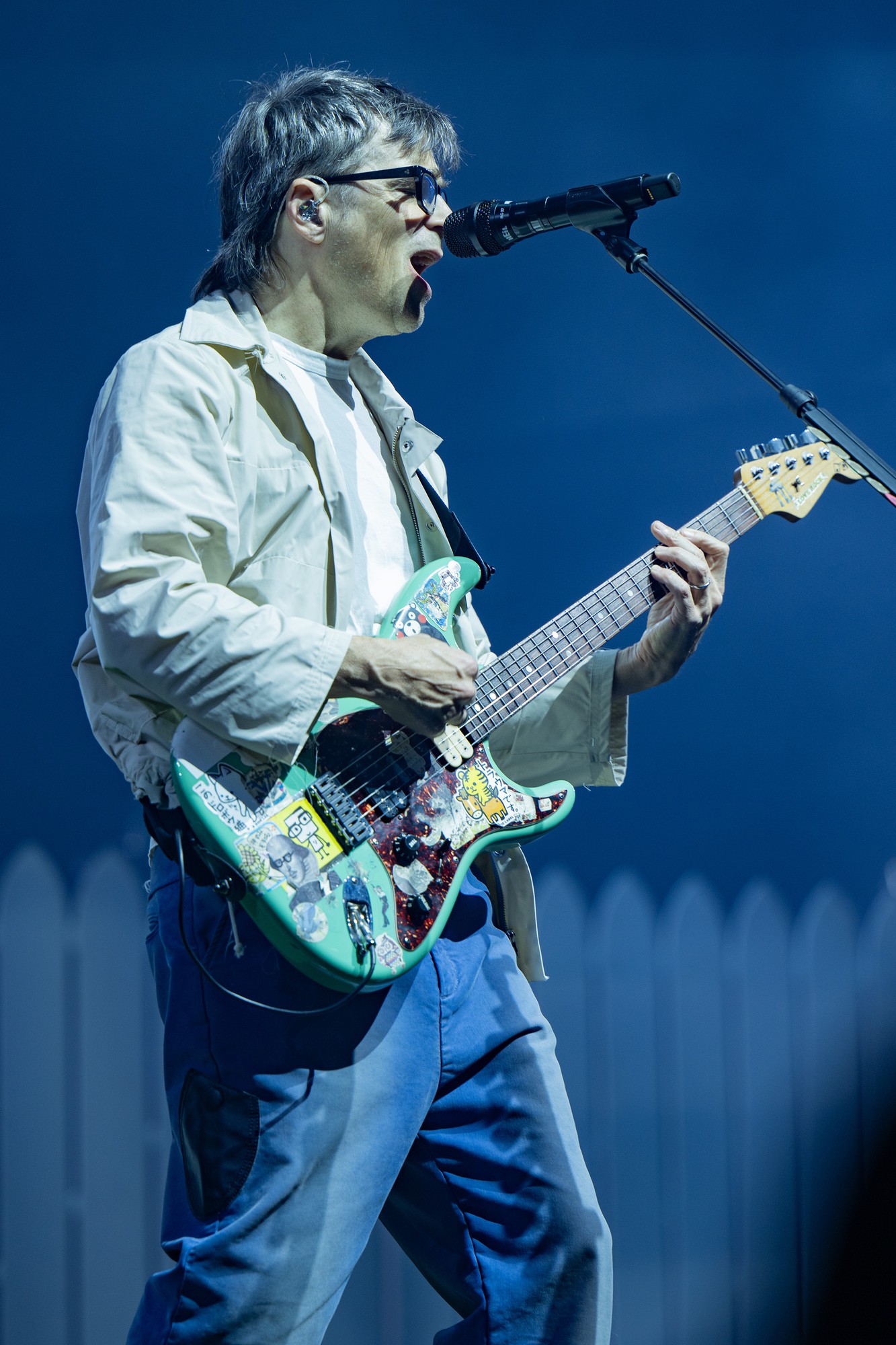 Cuomo stands at the mic in blue jeans and a white shirt. The almost-two-hour-long set seamlessly wove through every band era and electrified the crowd. (Selin Filiz/Daily Bruin senior staff)