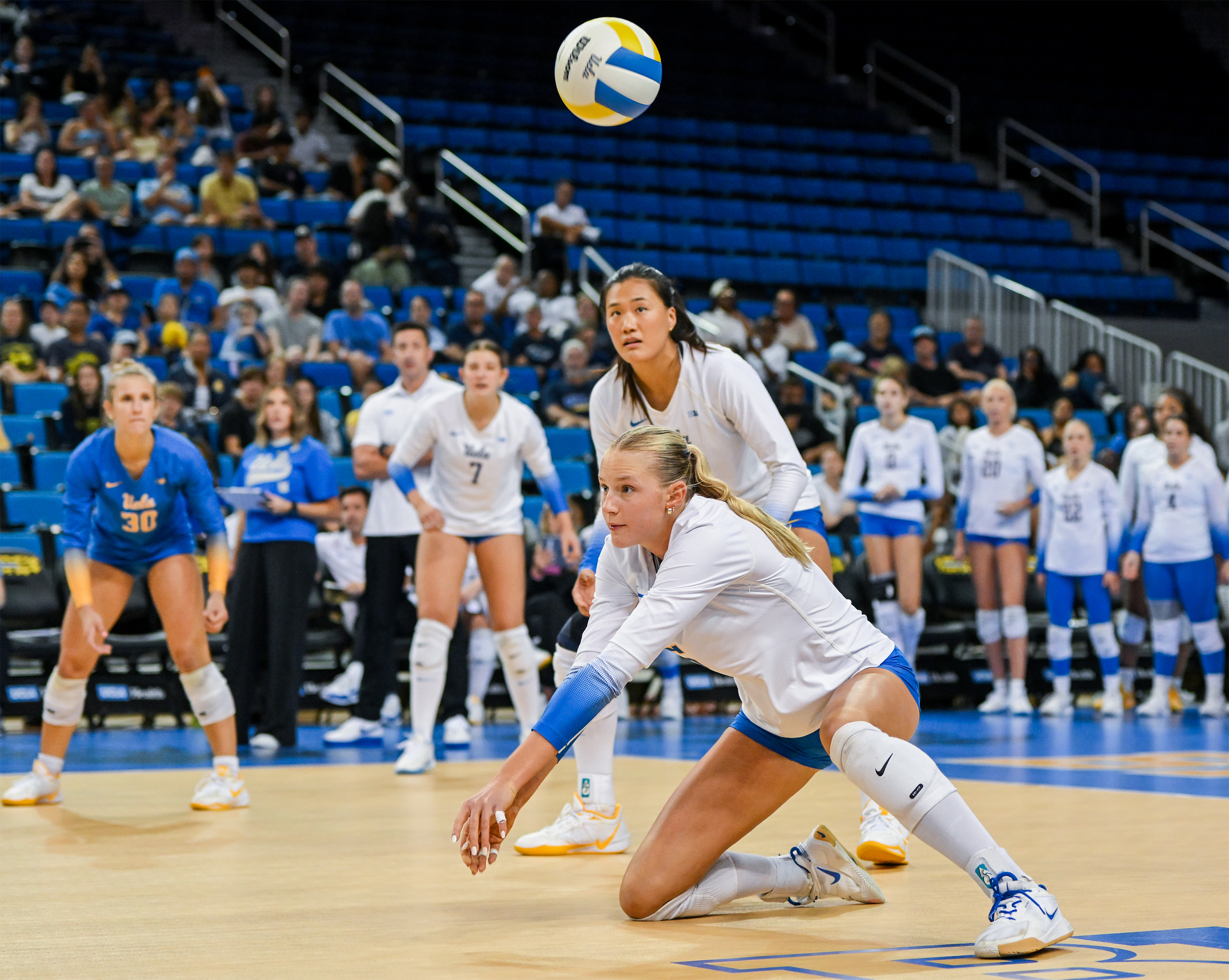 Sophomore right side hitter Mija Bendziute digs the ball. Bendziute had a season-high six blocks and six digs against Rutgers. (Crystal Tompkins/Daily Bruin senior staff)
