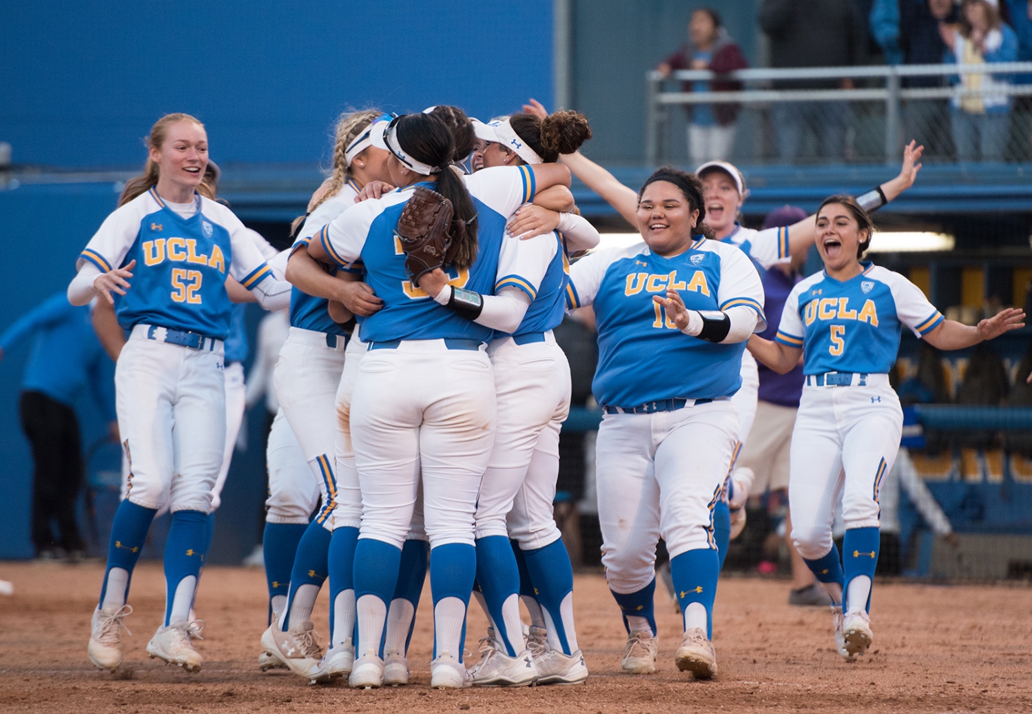 Gallery UCLA softball advances to the Women’s College World Series